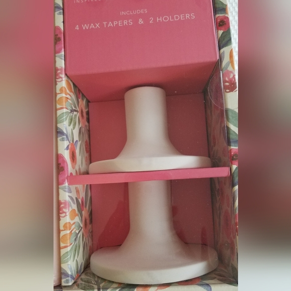 NIB Sealed  Sand + Fog 4 Wax Tapers & 2 Holders Pink - Picture 4 of 8